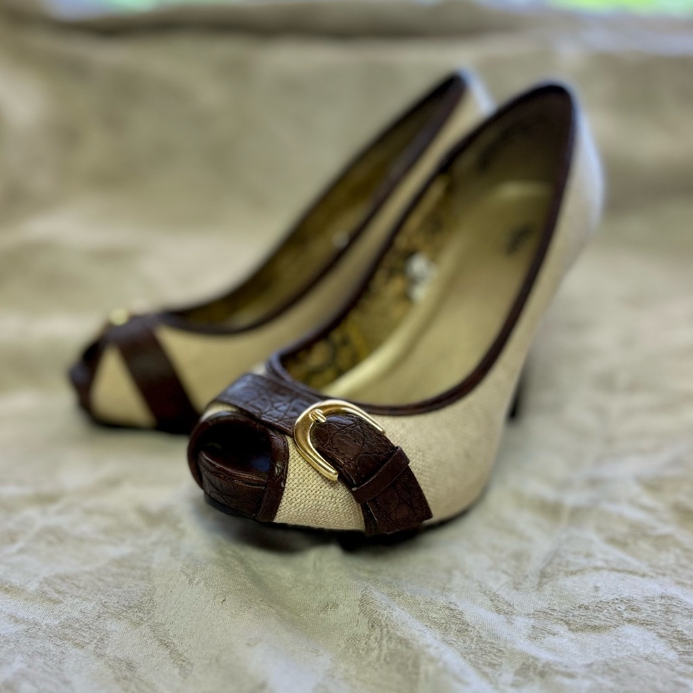 Mossimo Peep Toe Pumps size 6.5